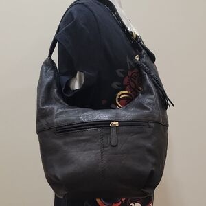 Stone Mountain  Classic Black Leather Shoulder Bag